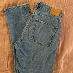 Everlane high-rise cheeky straight jean in light wash, size 6.